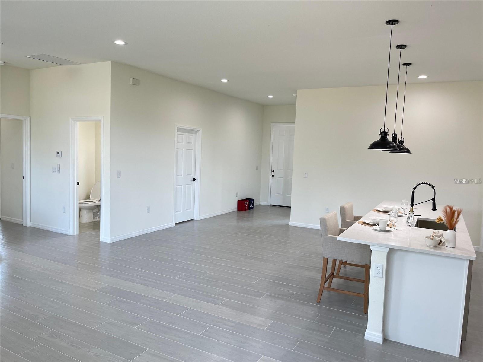 916 Dogwood Cir Property Photo 4