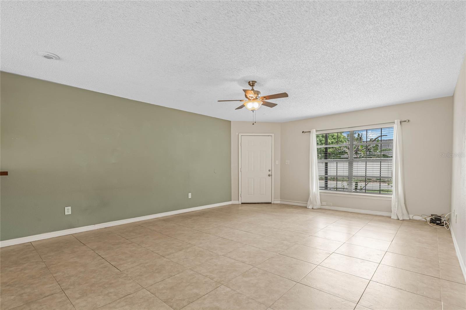 3651 N Goldenrod Rd #b107 Property Photo 4