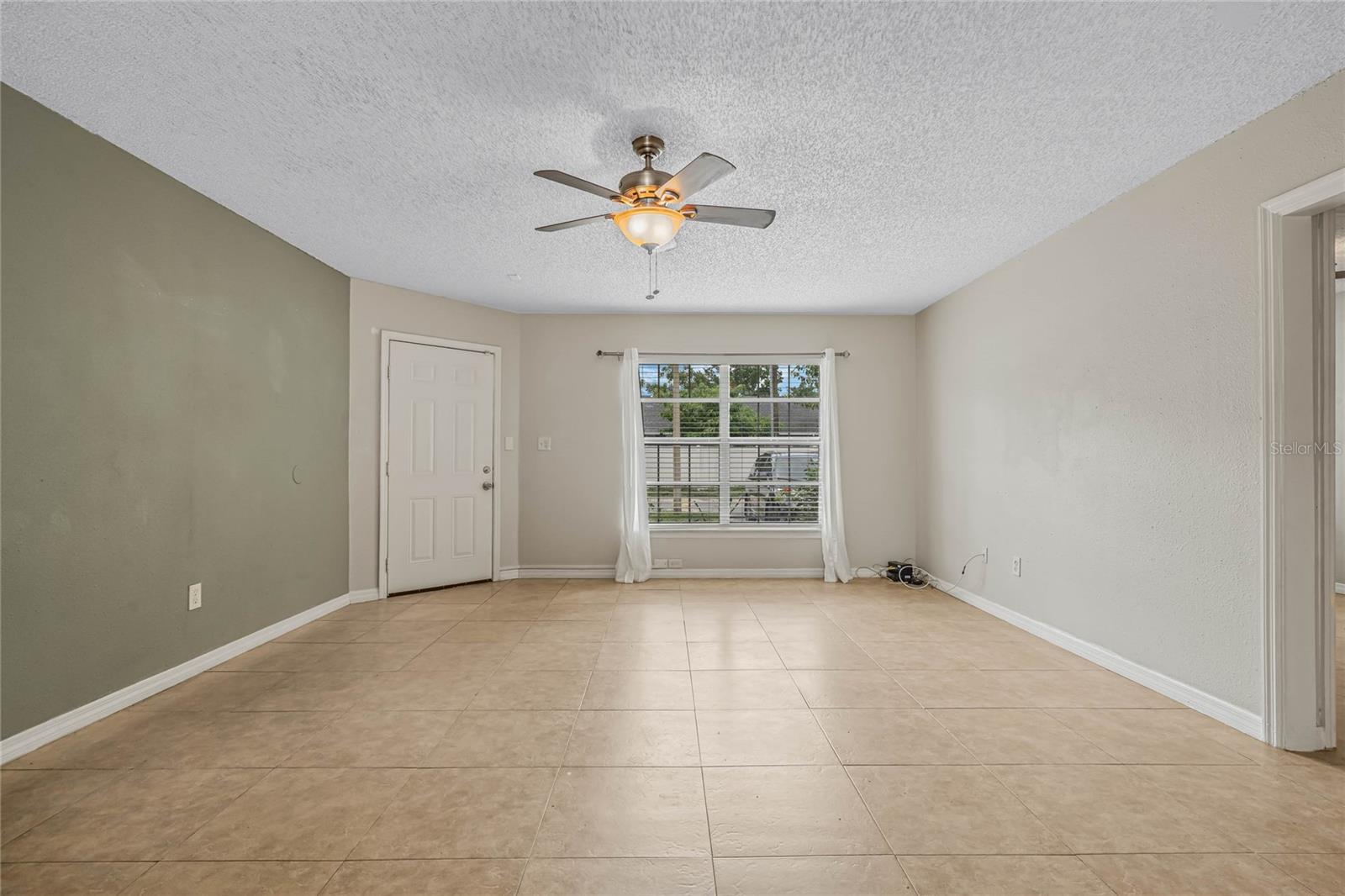 3651 N Goldenrod Rd #b107 Property Photo 5