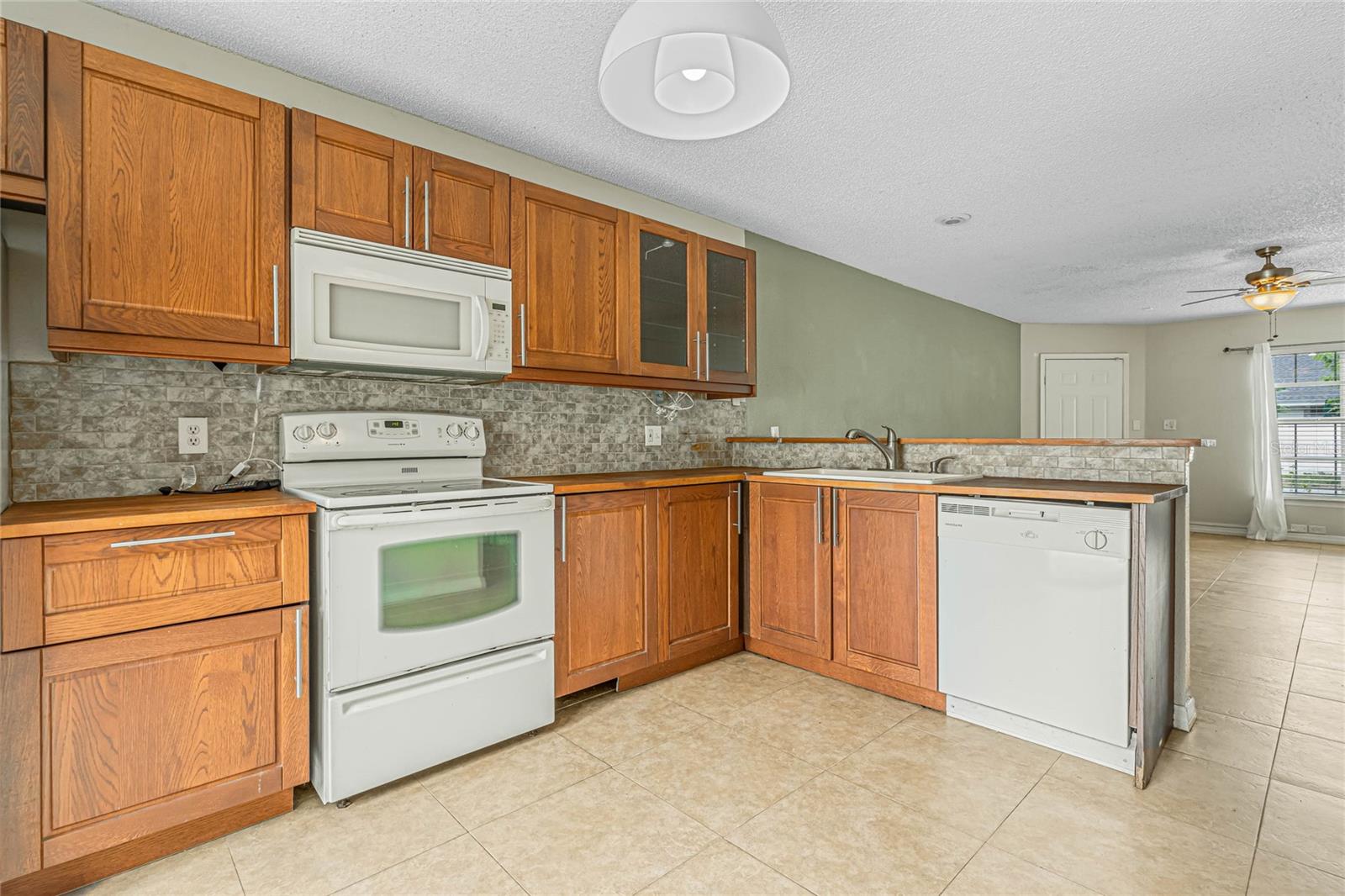 3651 N Goldenrod Rd #b107 Property Photo 10