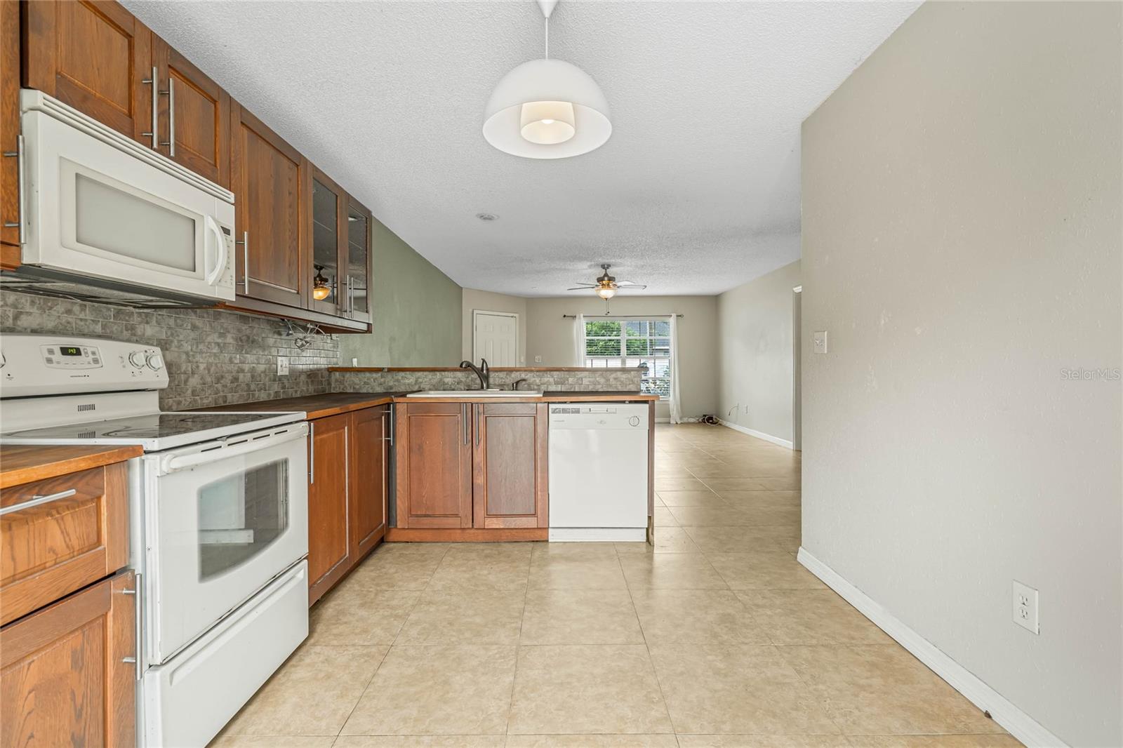 3651 N Goldenrod Rd #b107 Property Photo 11