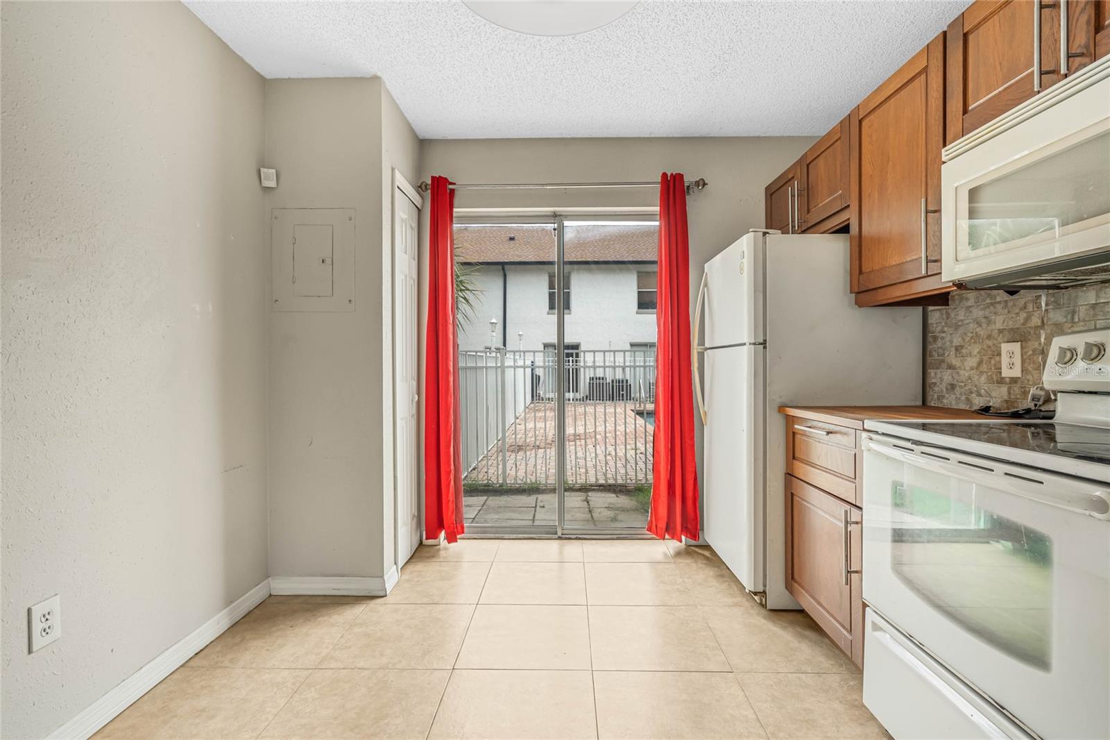 3651 N Goldenrod Rd #b107 Property Photo 12