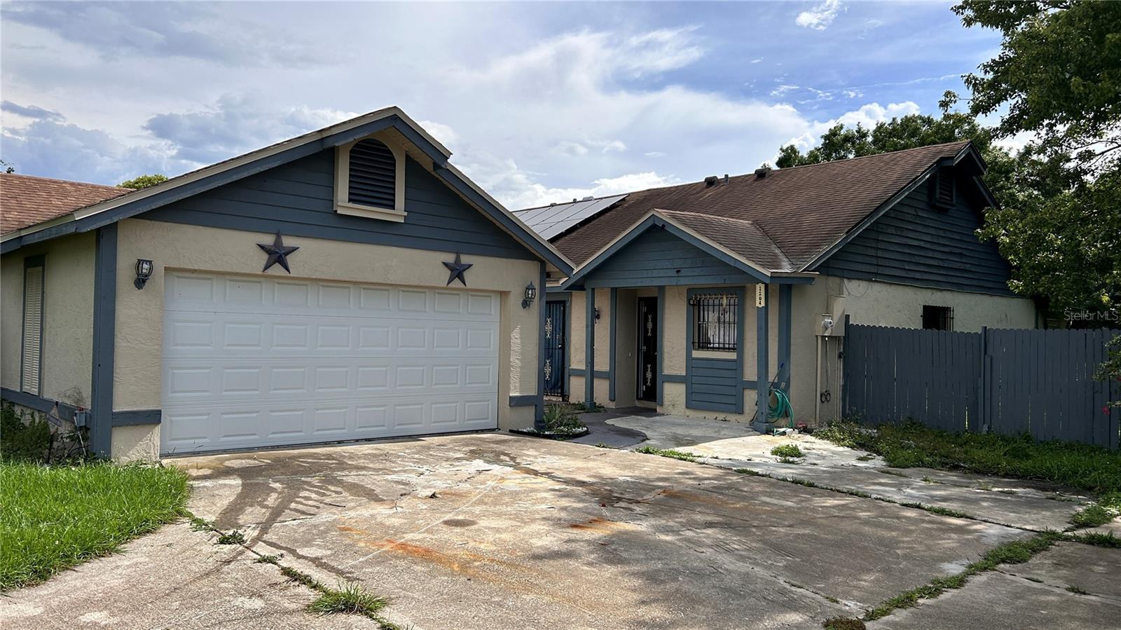 1204 Easton St Property Photo 1
