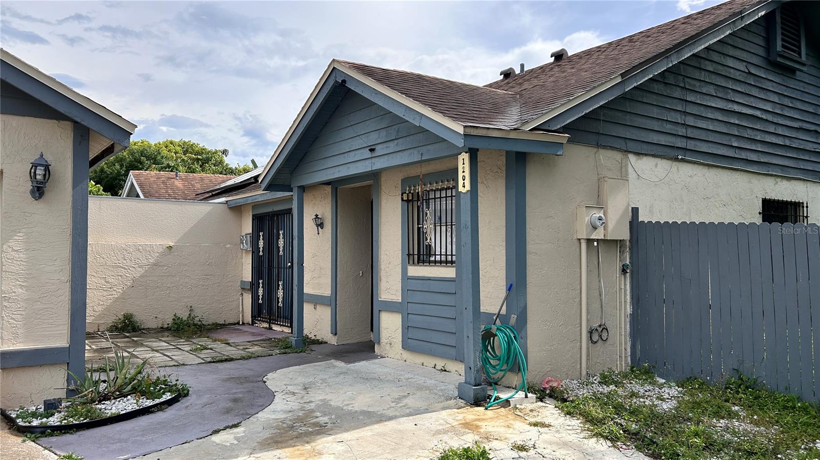 1204 Easton St Property Photo 3