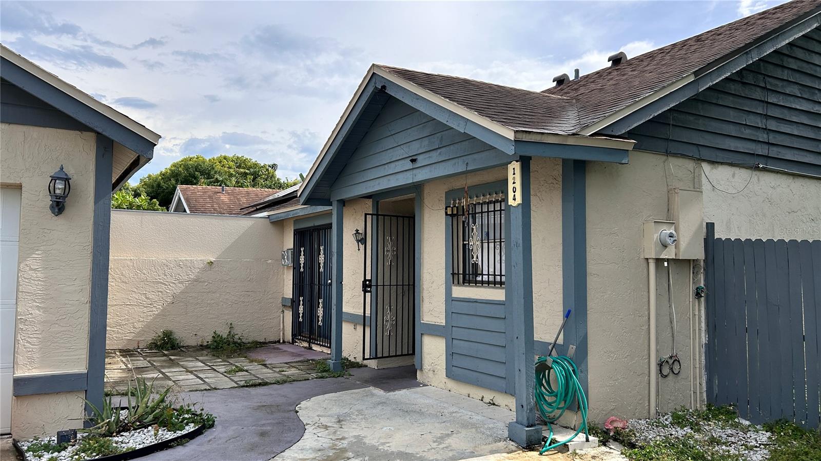 1204 Easton St Property Photo 4