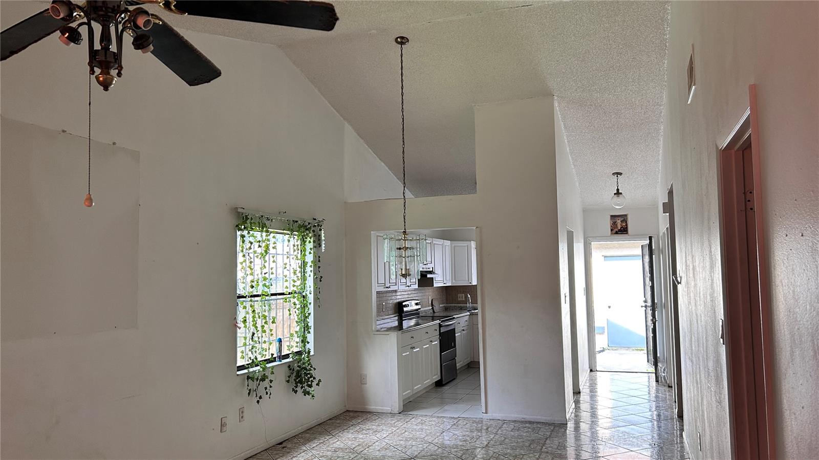 1204 Easton St Property Photo 5