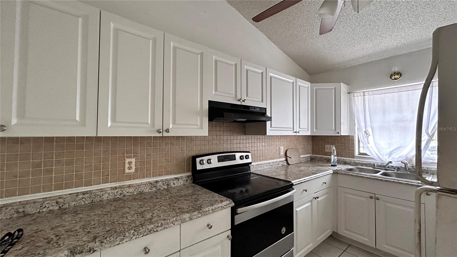 1204 Easton St Property Photo 13