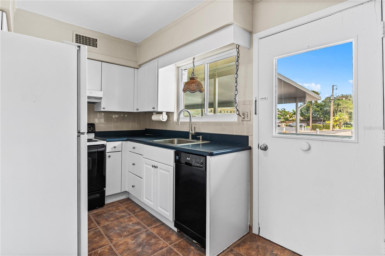 335 N Causeway #b010 Property Photo 16