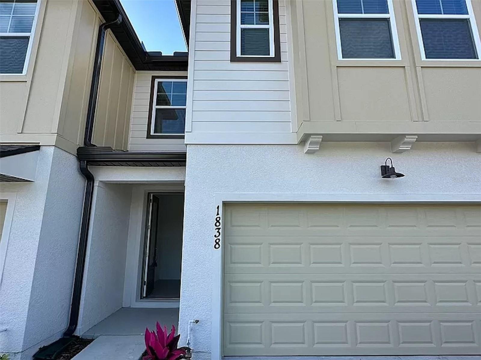 1838 Sanibel Dr Property Photo 2