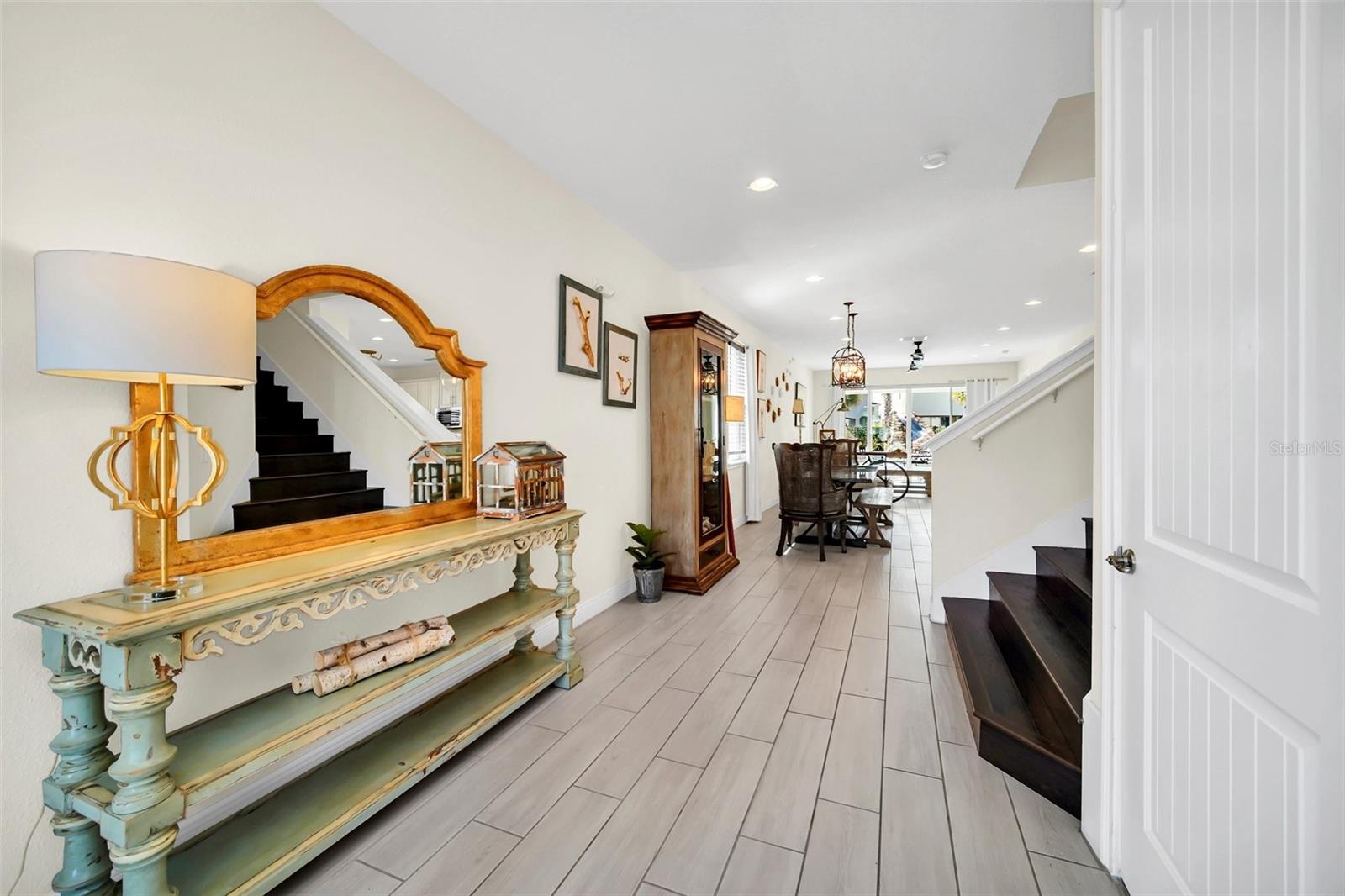 7706 Graben St Property Photo 3