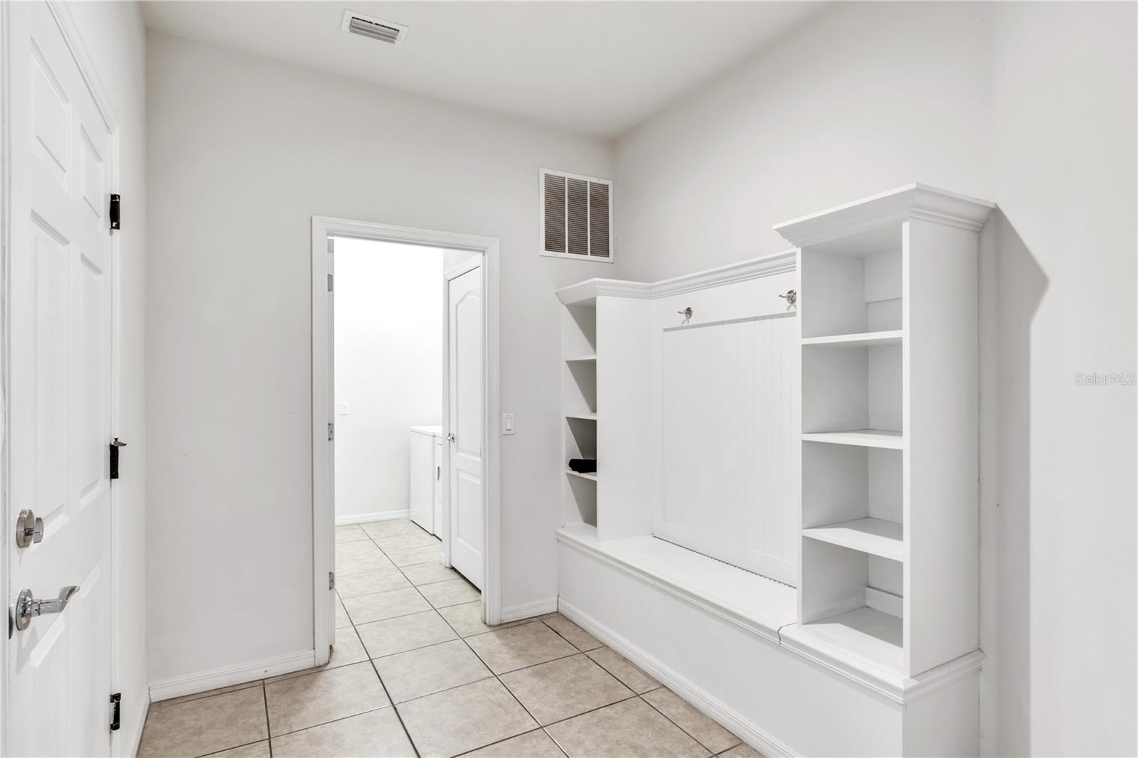 8810 Macapa Dr Property Photo 8