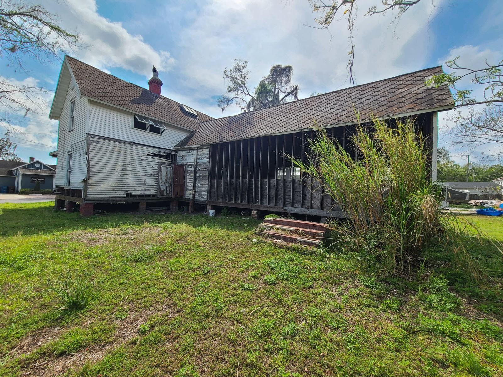 208 E Badcock Blvd Property Photo 5