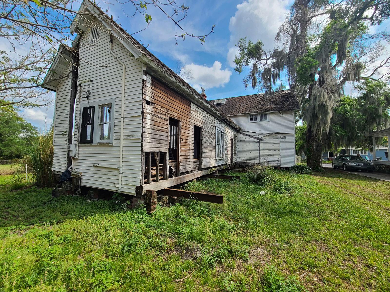 208 E Badcock Blvd Property Photo 10
