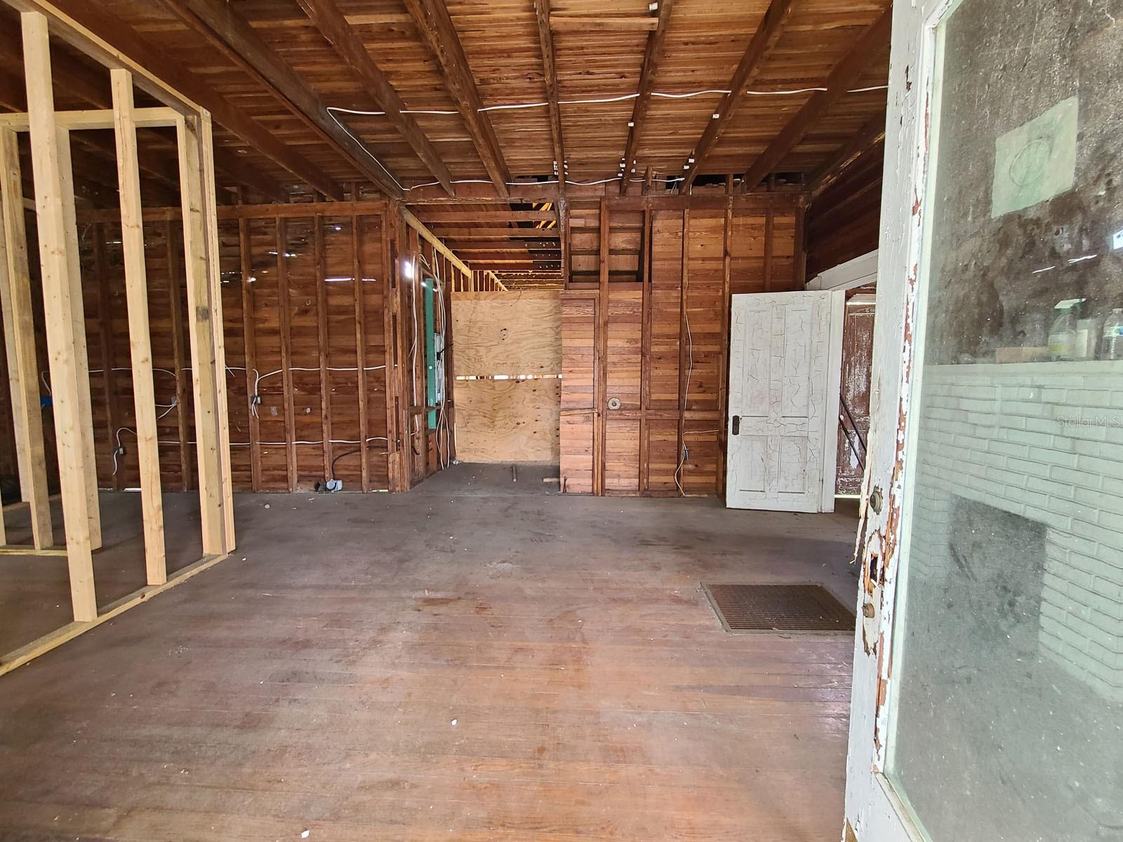 208 E Badcock Blvd Property Photo 15