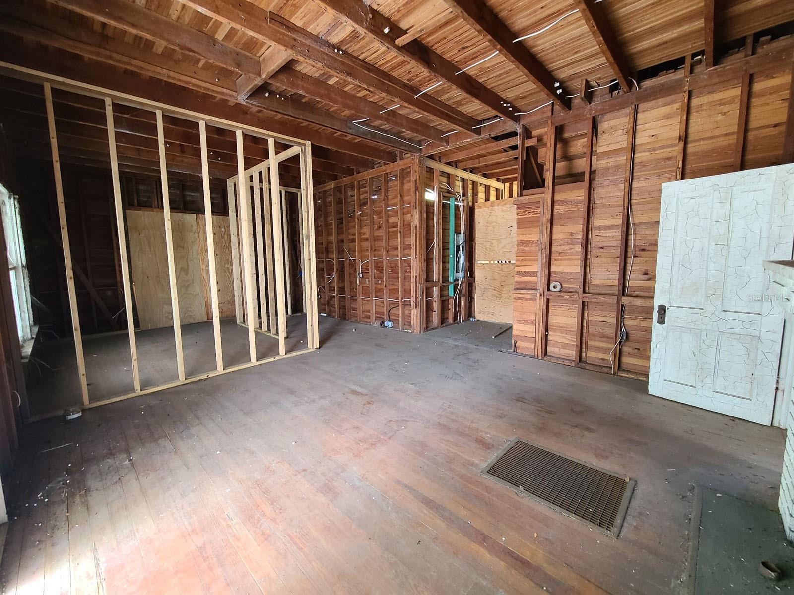 208 E Badcock Blvd Property Photo 16