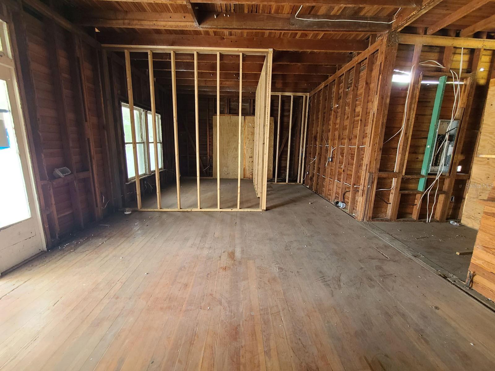 208 E Badcock Blvd Property Photo 17