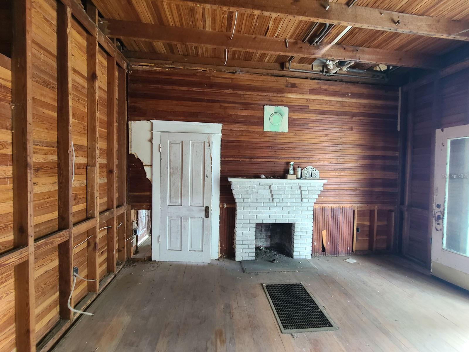 208 E Badcock Blvd Property Photo 24
