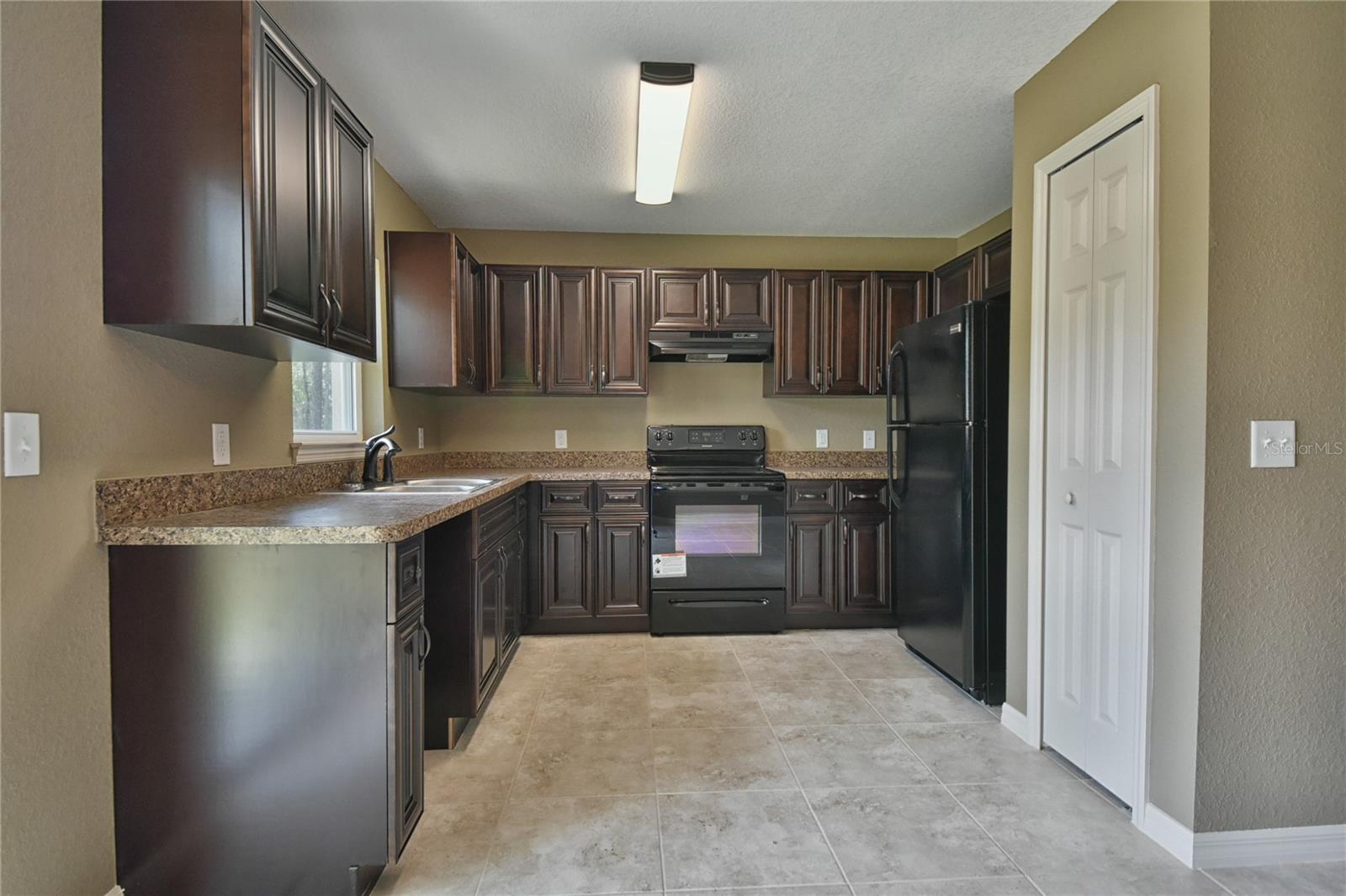 374 Sequoia Dr Property Photo 5