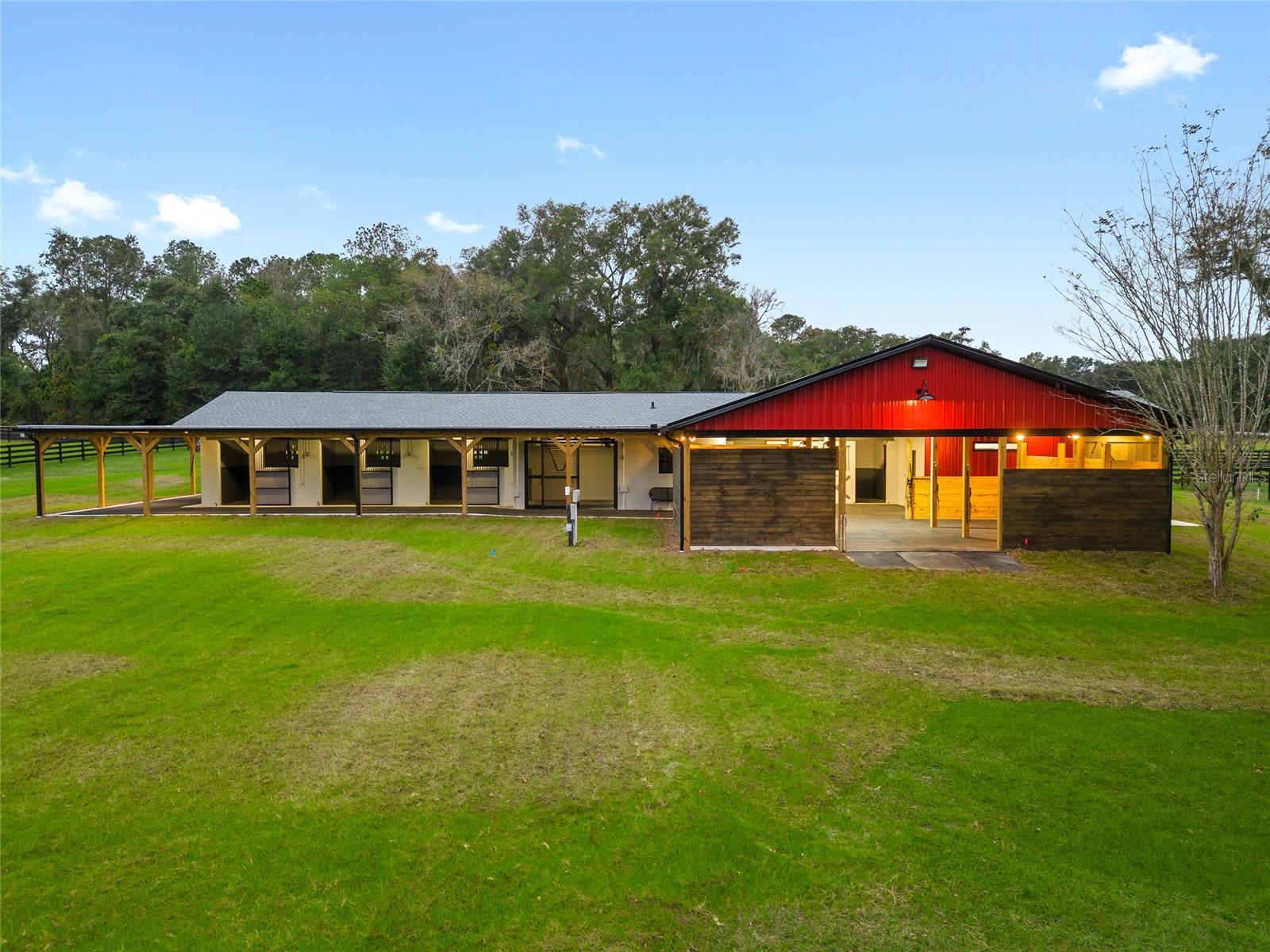 2 Count Fleet Dr Property Photo 1