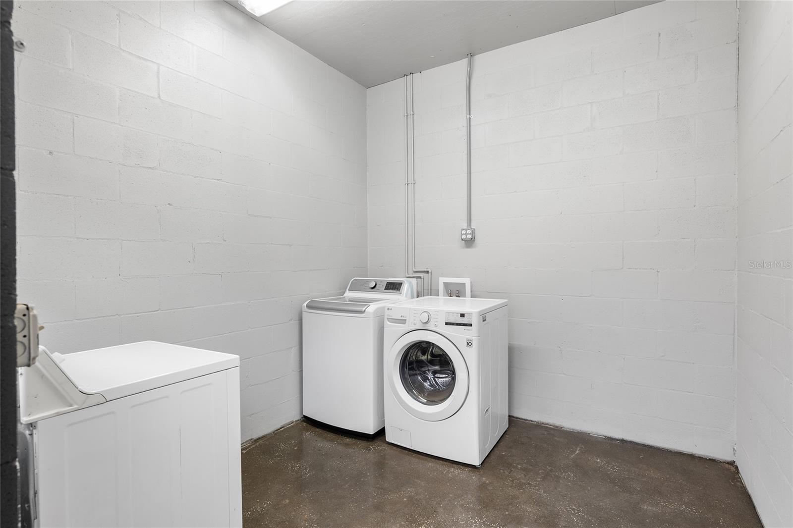 2 Count Fleet Dr Property Photo 25