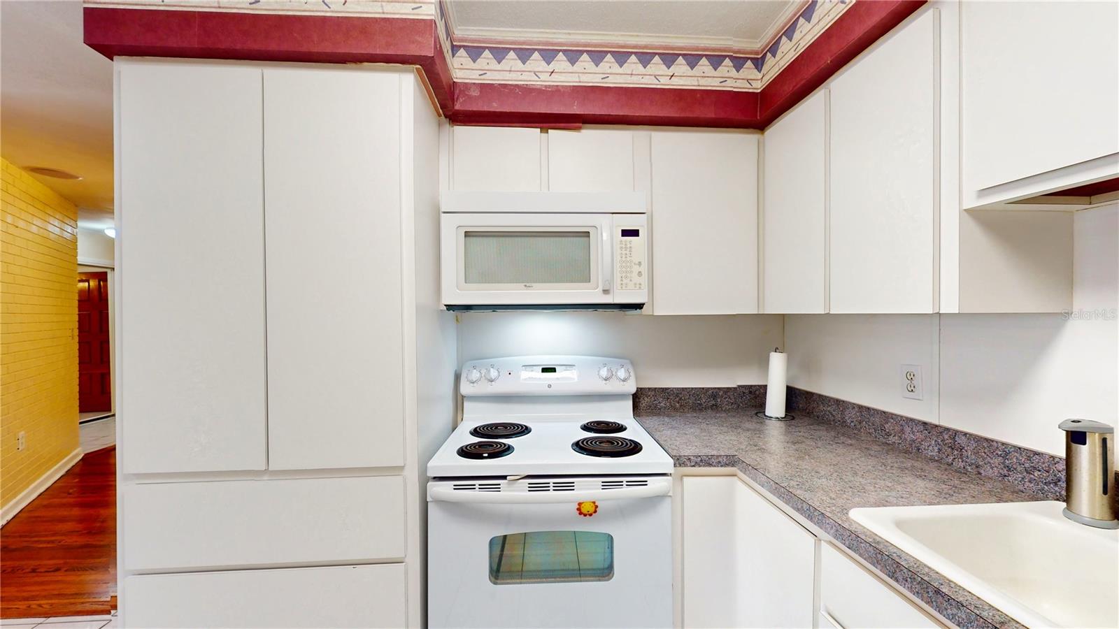 1435 N Combee Rd Property Photo 7