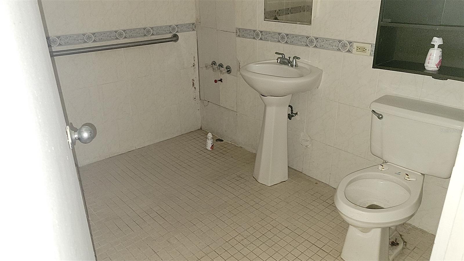 Eider St. Los Almendros Plaza Ii #101 Property Photo 7