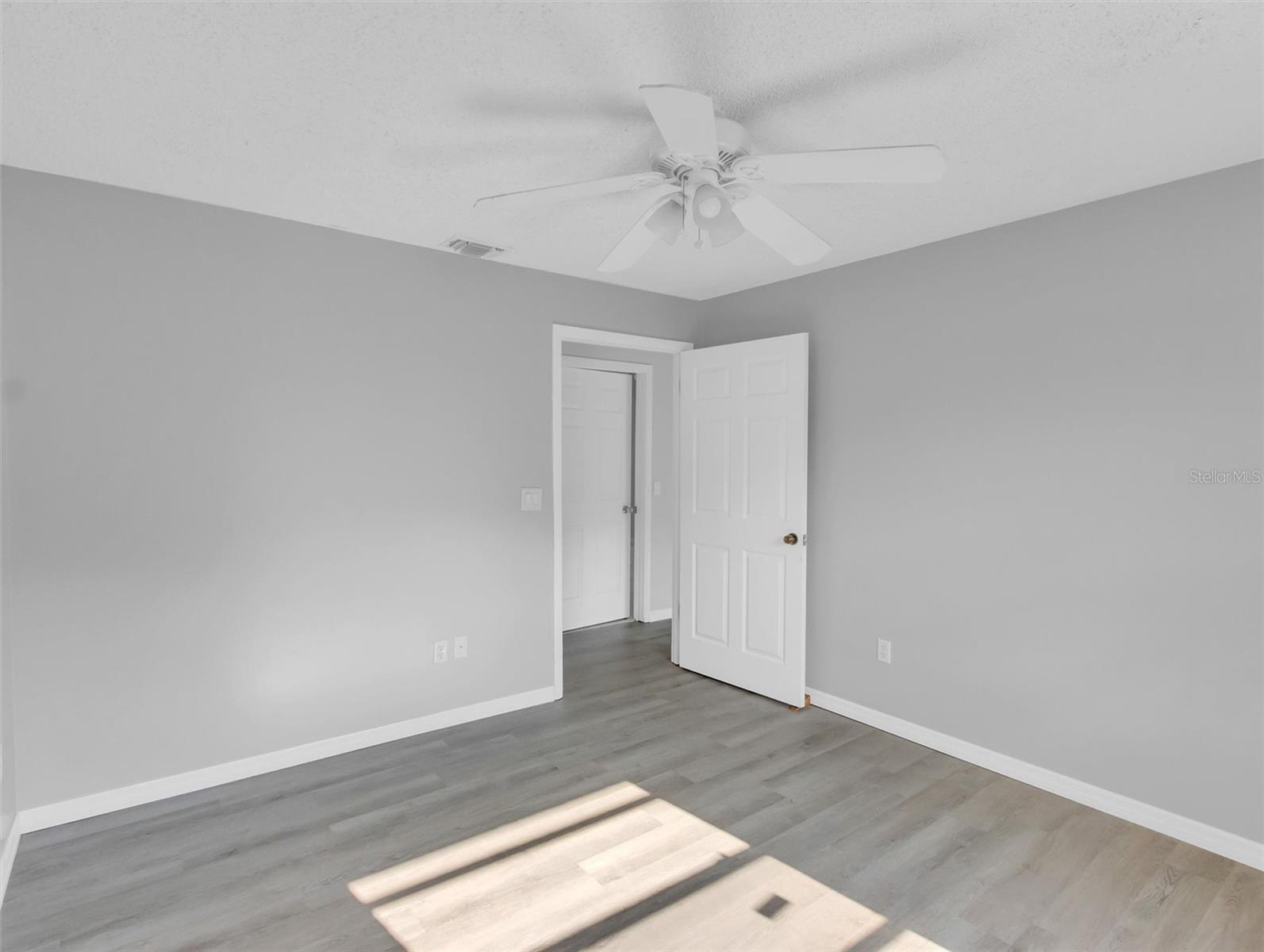 2101 Warrens Ave Property Photo 18