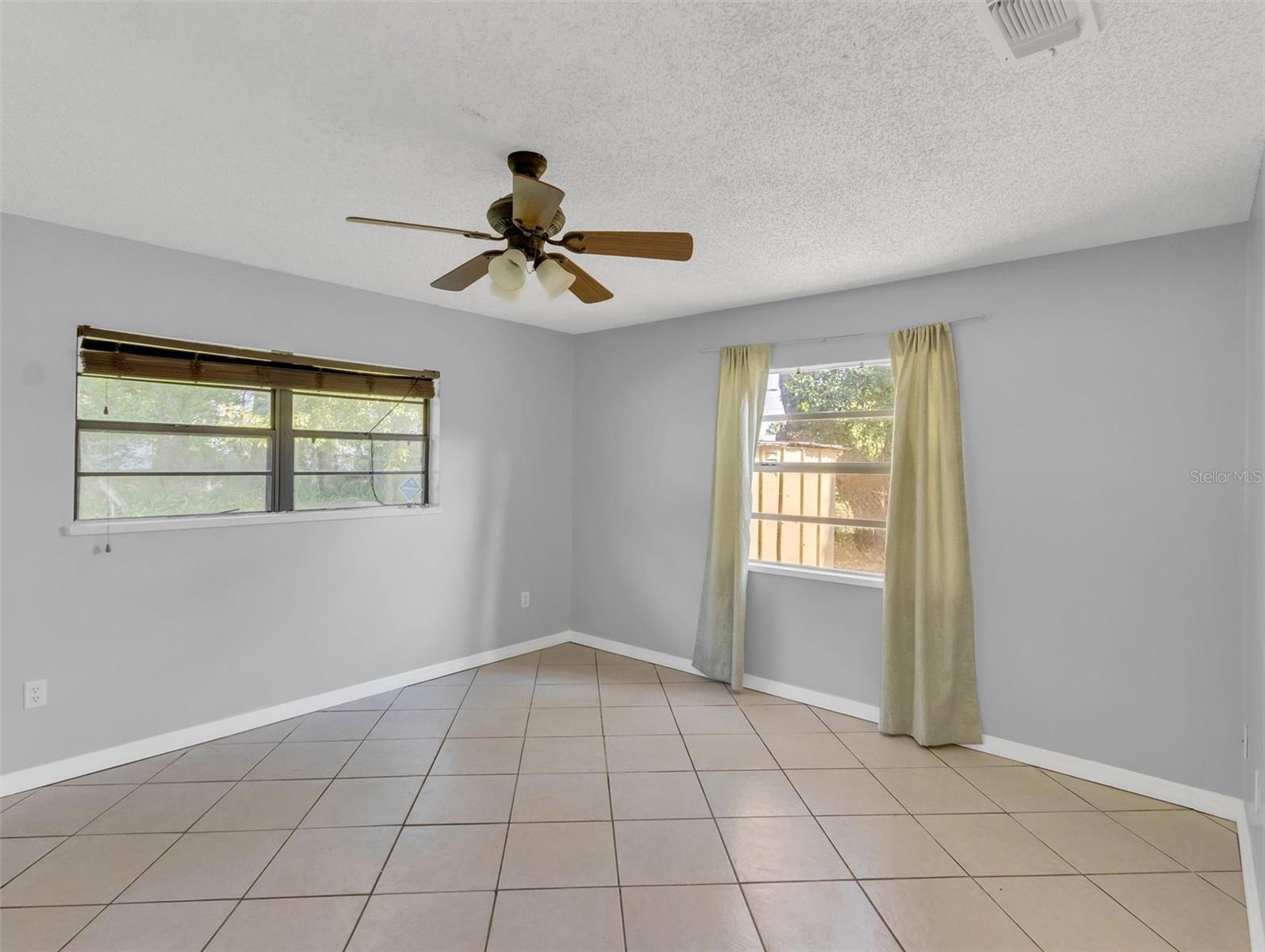 2101 Warrens Ave Property Photo 24