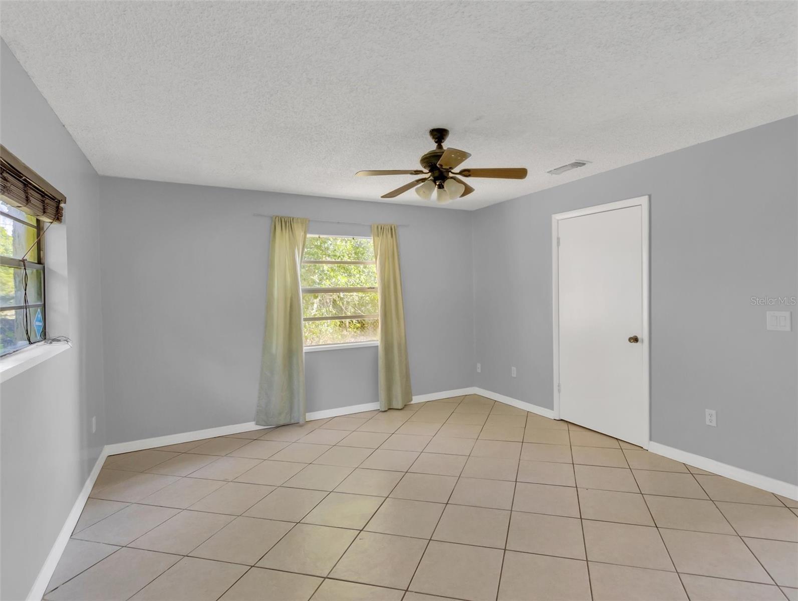 2101 Warrens Ave Property Photo 25