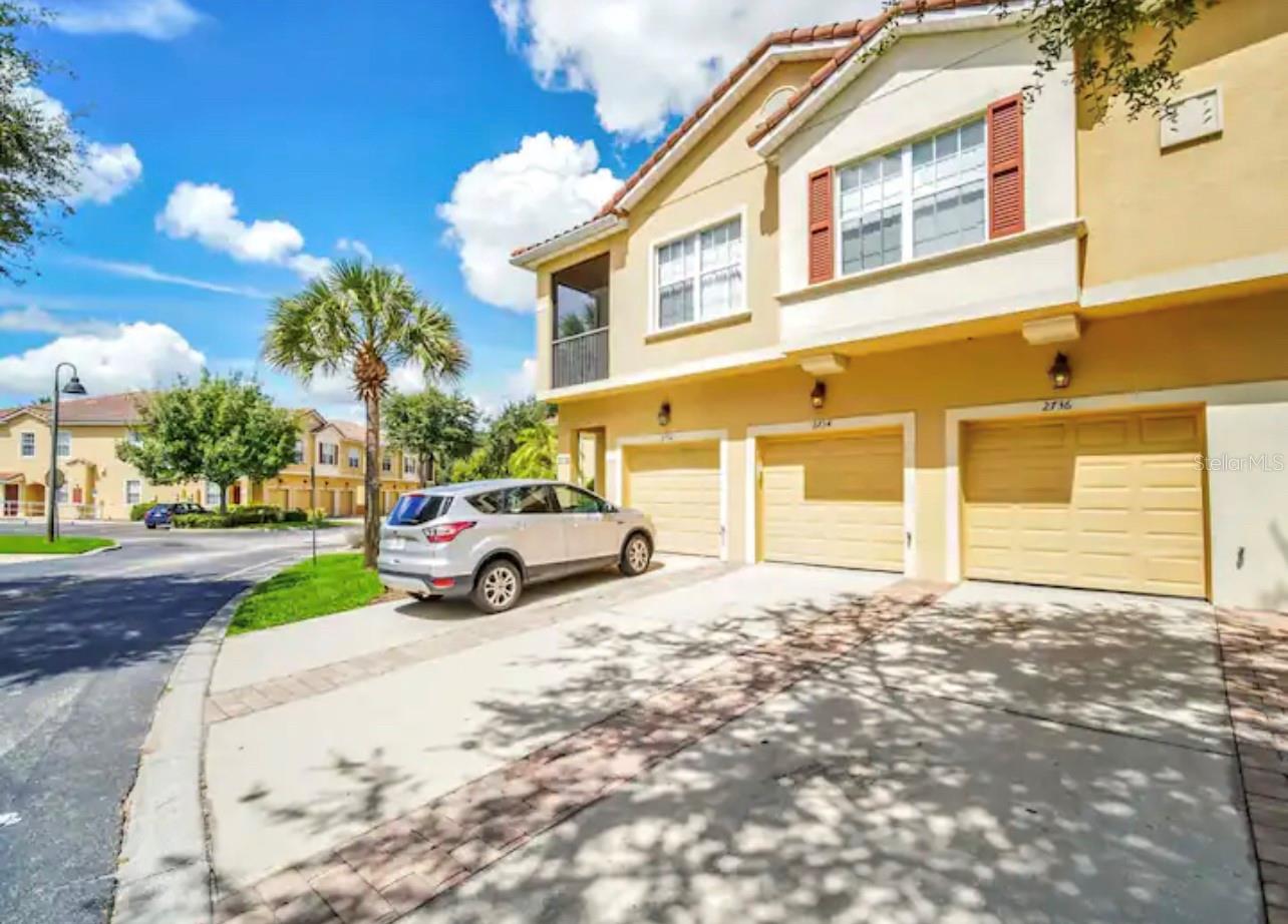 2736 Oakwater Dr #2736 Property Photo 2