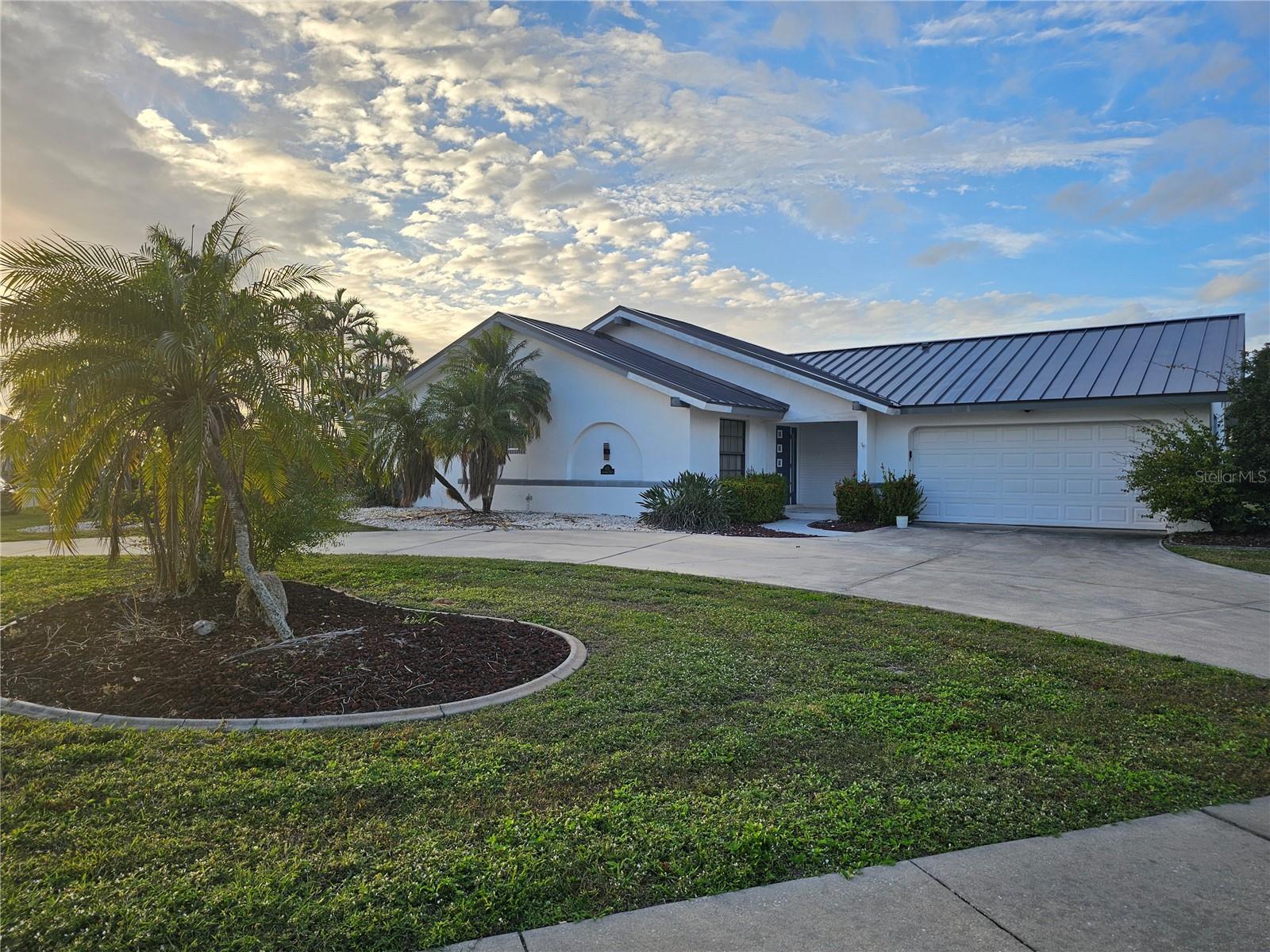 975 Coronado Dr Property Photo 2