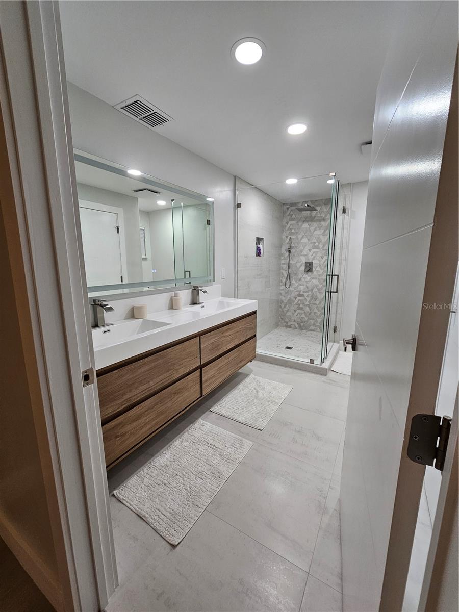 975 Coronado Dr Property Photo 23