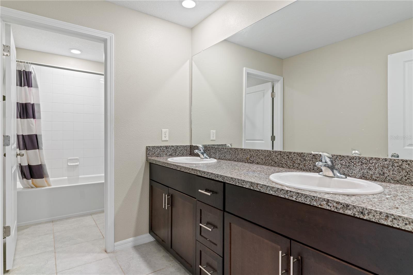 5462 Grays Harbor Ct Property Photo 19