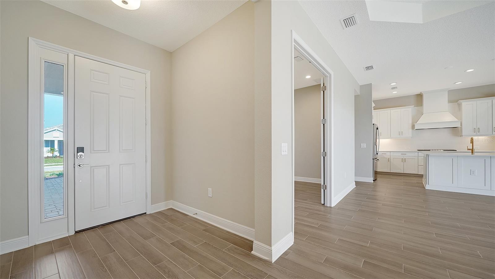 21297 Holmes Cir Property Photo 9