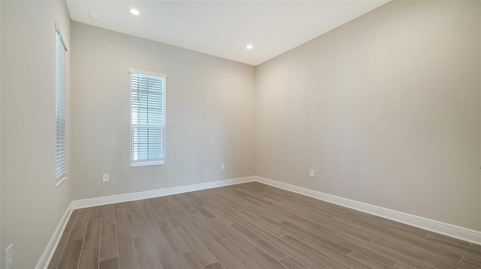 21297 Holmes Cir Property Photo 18