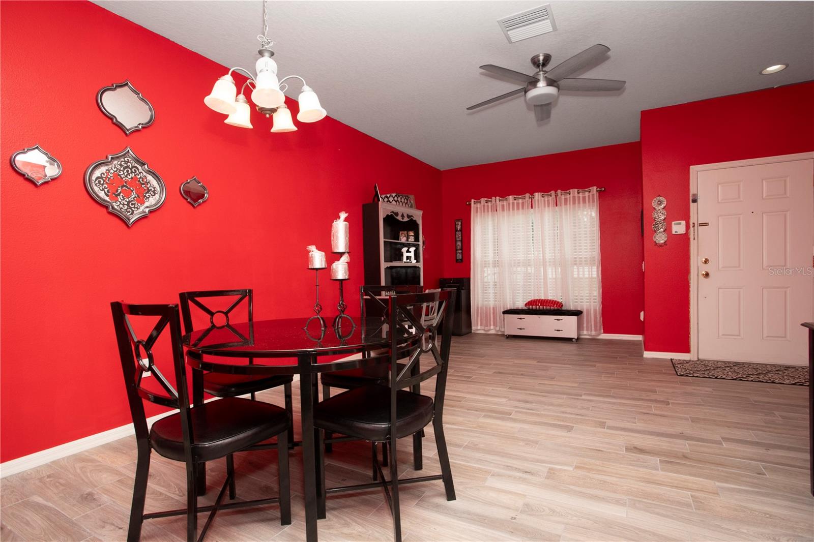 12811 Kings Crossing Dr Property Photo 5