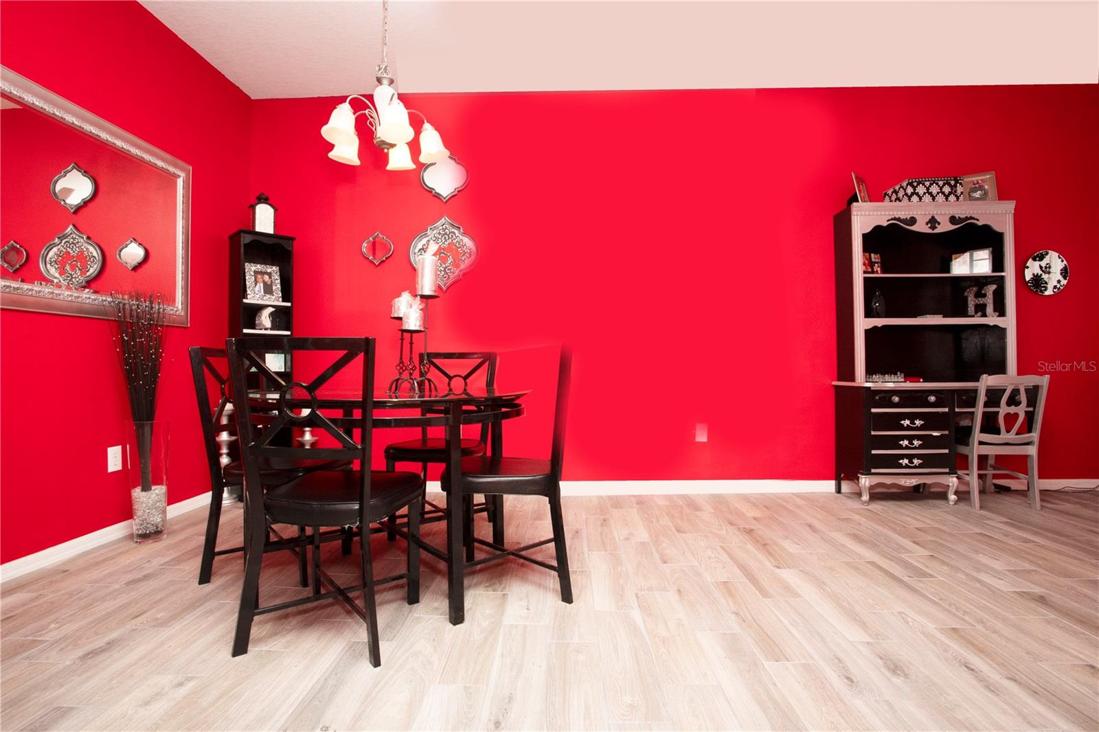 12811 Kings Crossing Dr Property Photo 6