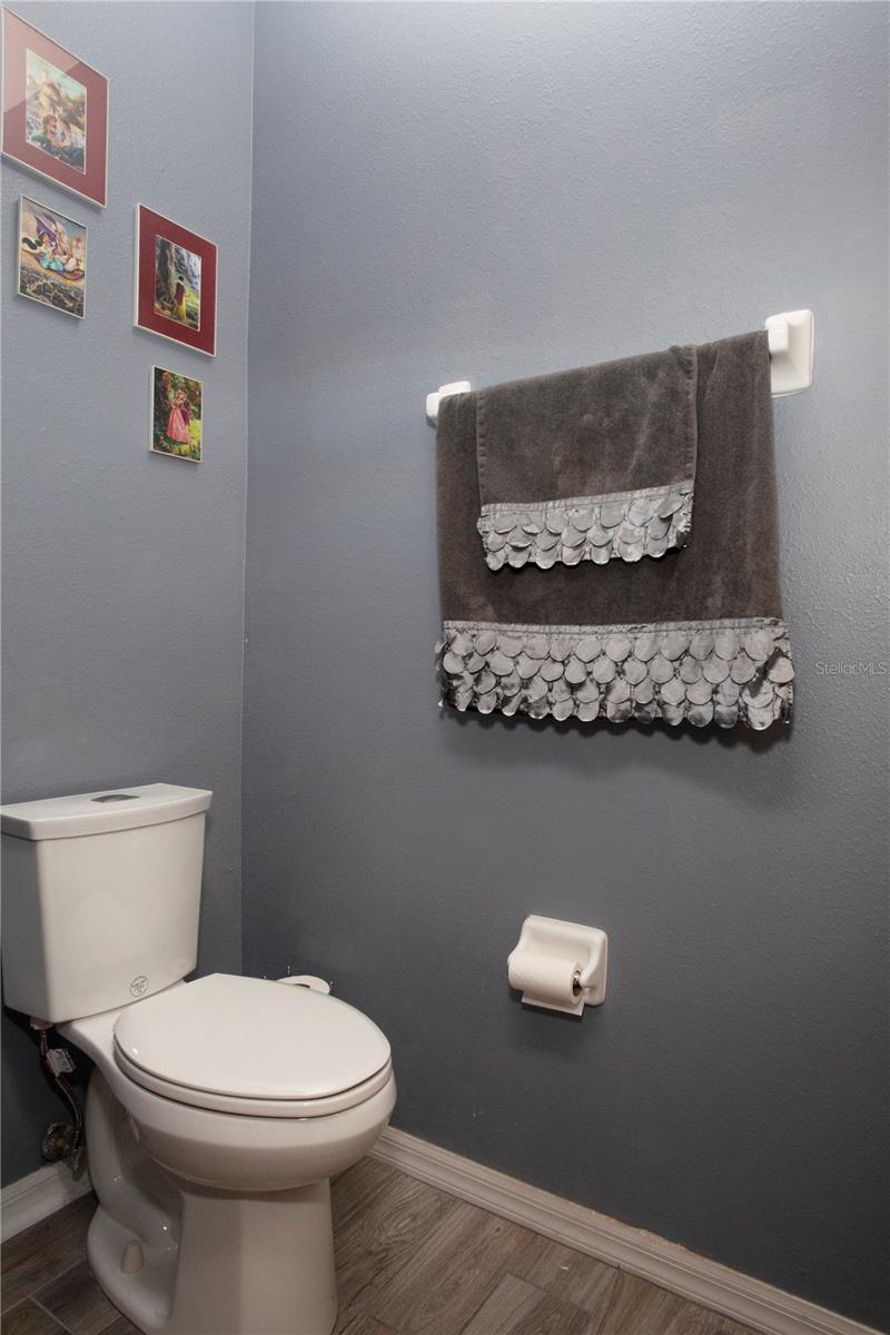 12811 Kings Crossing Dr Property Photo 8