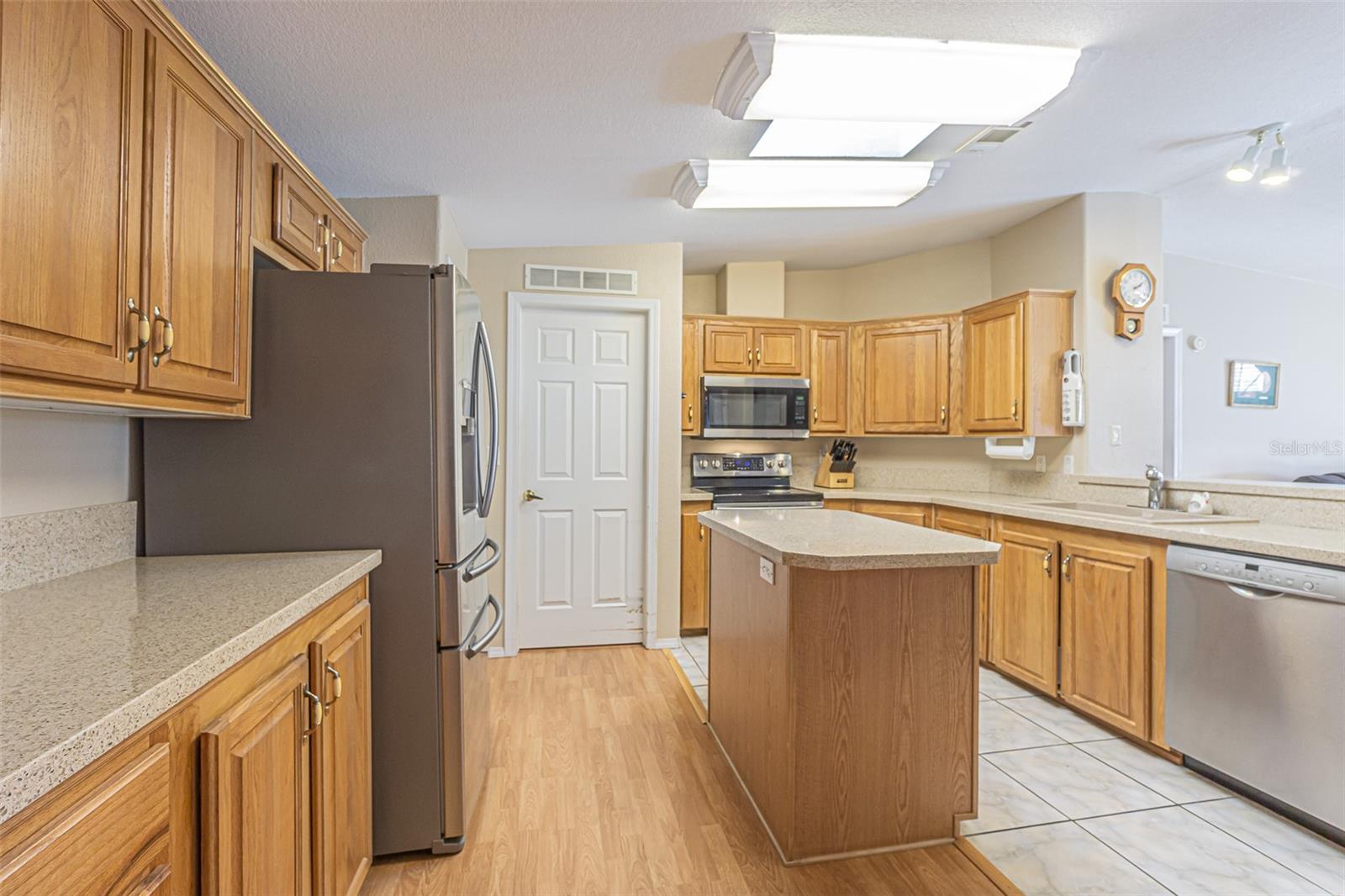 37532 New Horizons Blvd Property Photo 4