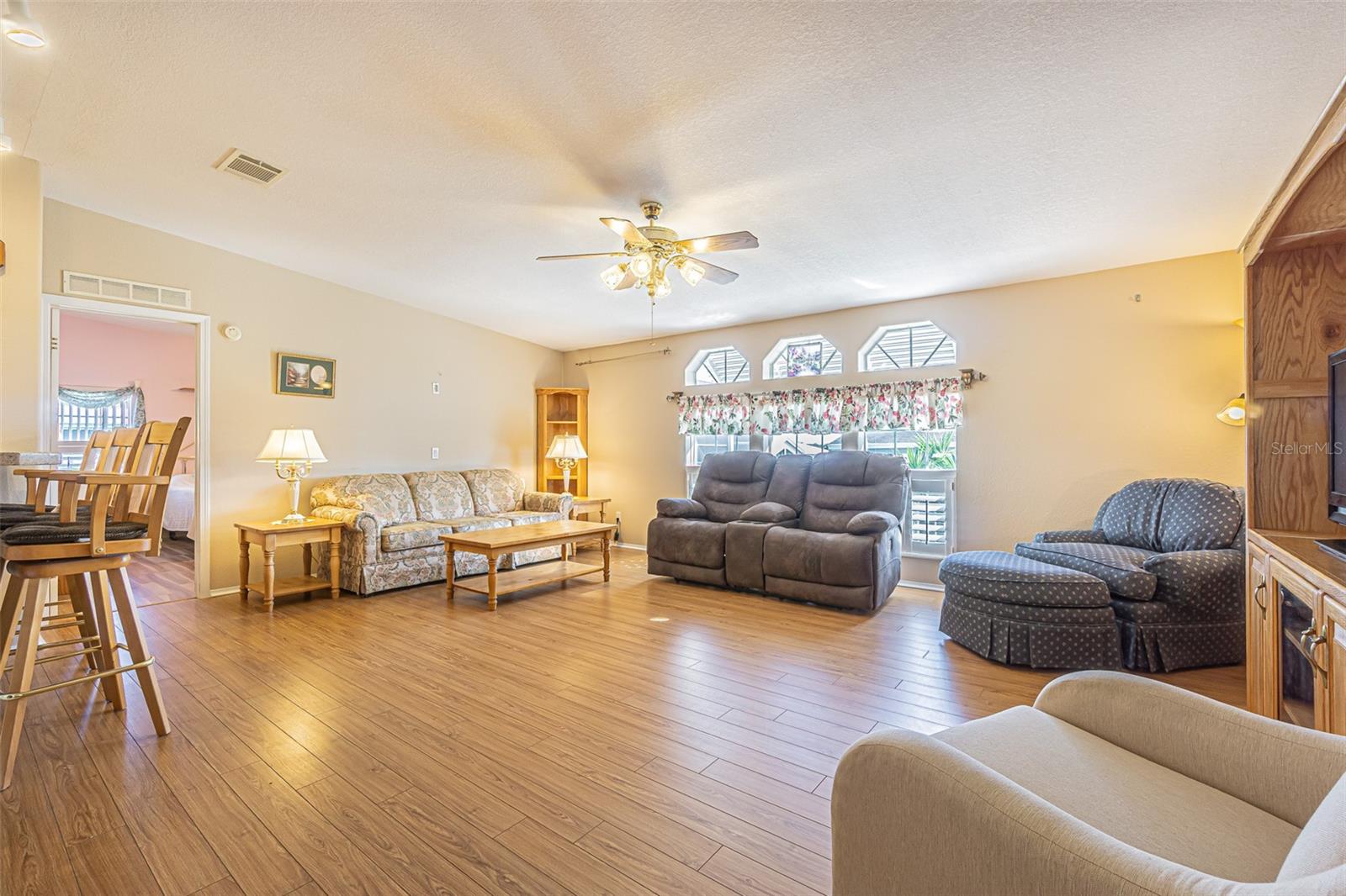 37532 New Horizons Blvd Property Photo 8