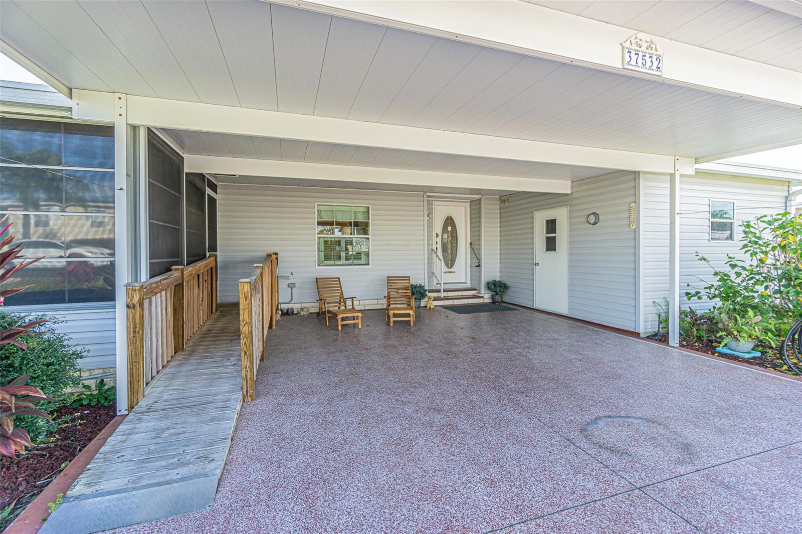 37532 New Horizons Blvd Property Photo 21