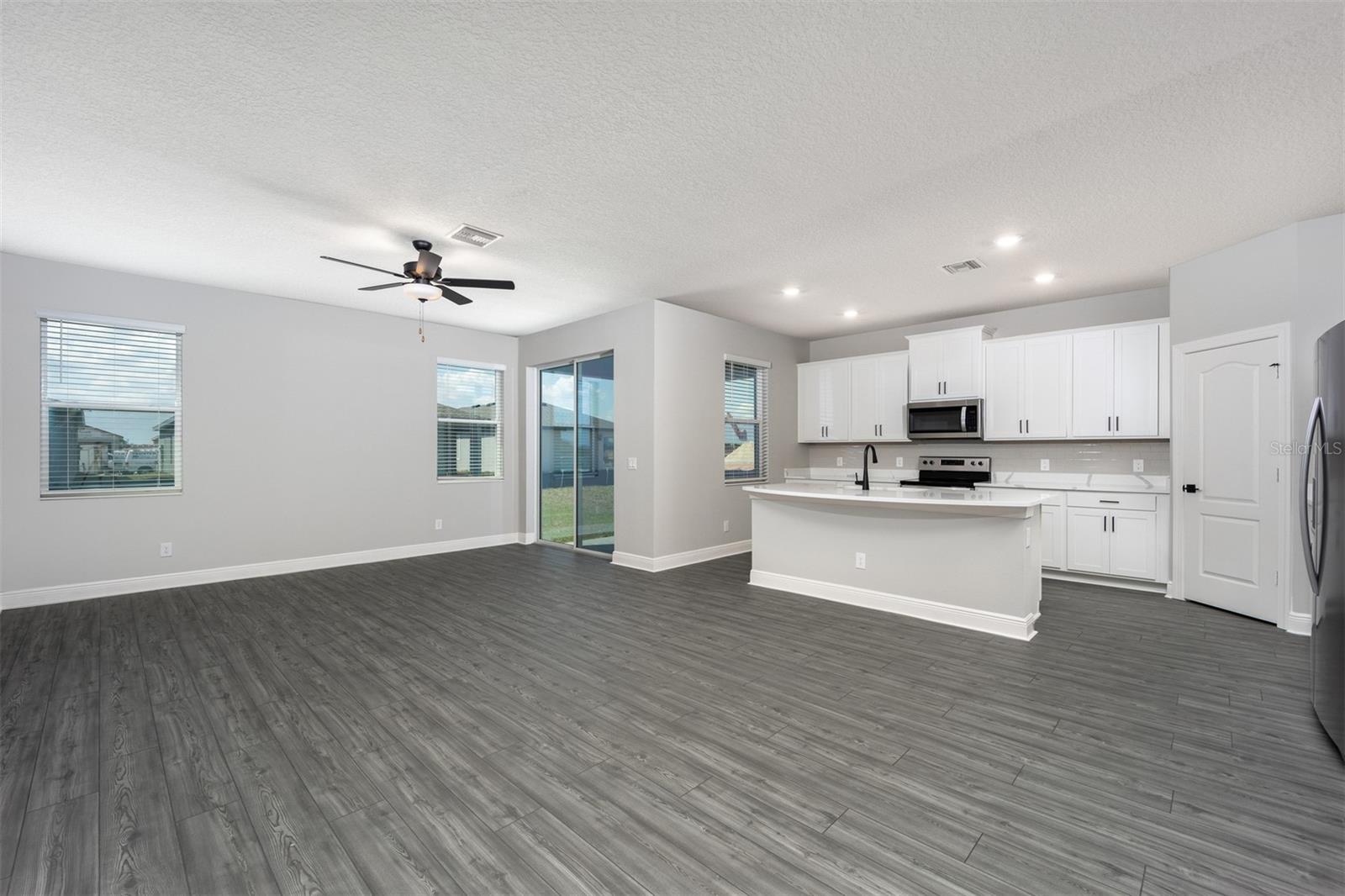 3327 Chinotto Dr Property Photo 4