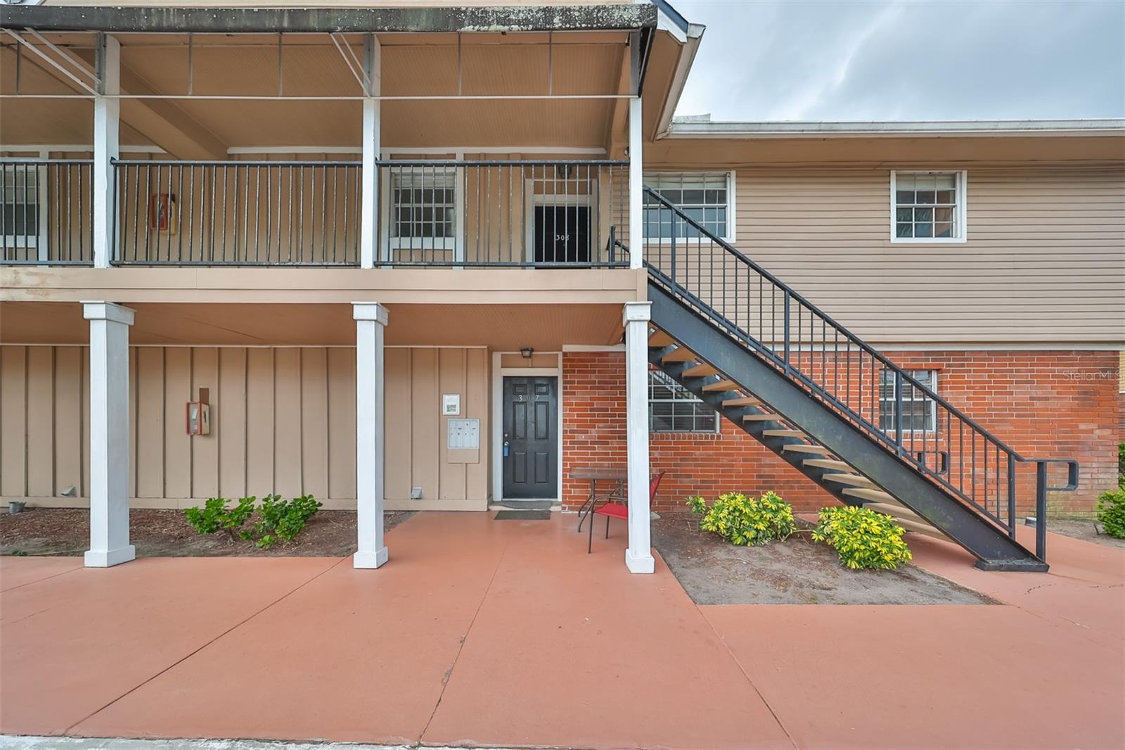 200 Country Club Dr #307 Property Photo 1