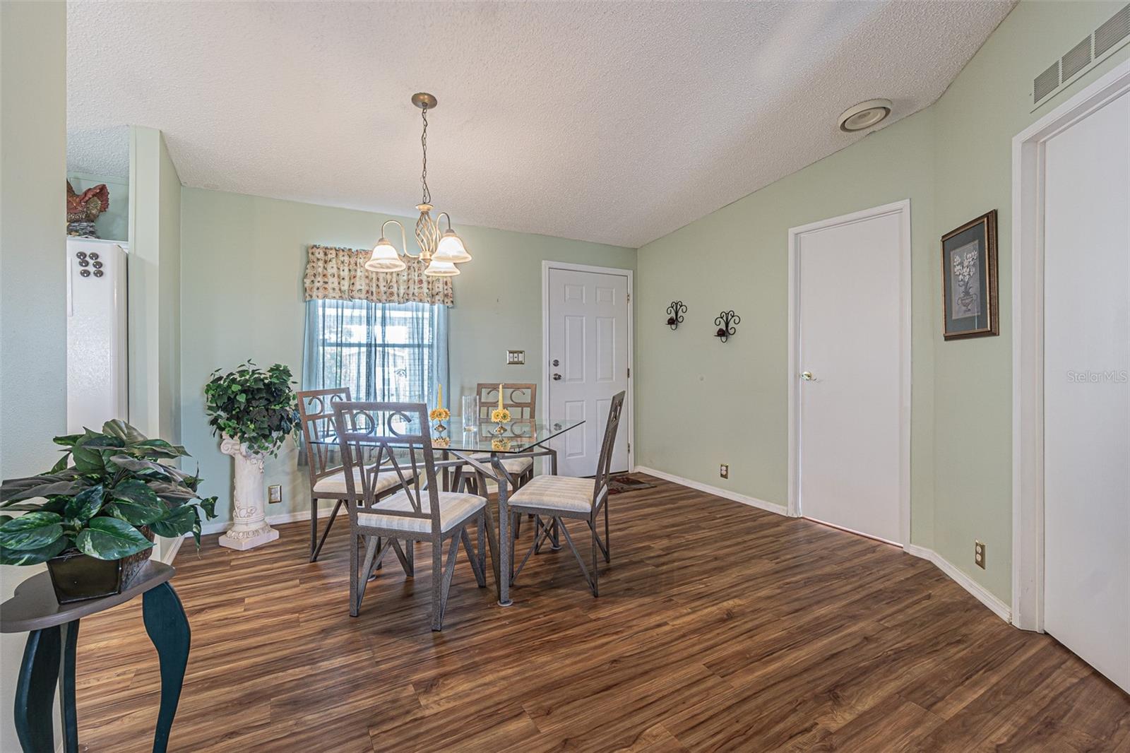37607 Neukom Ave Property Photo 7