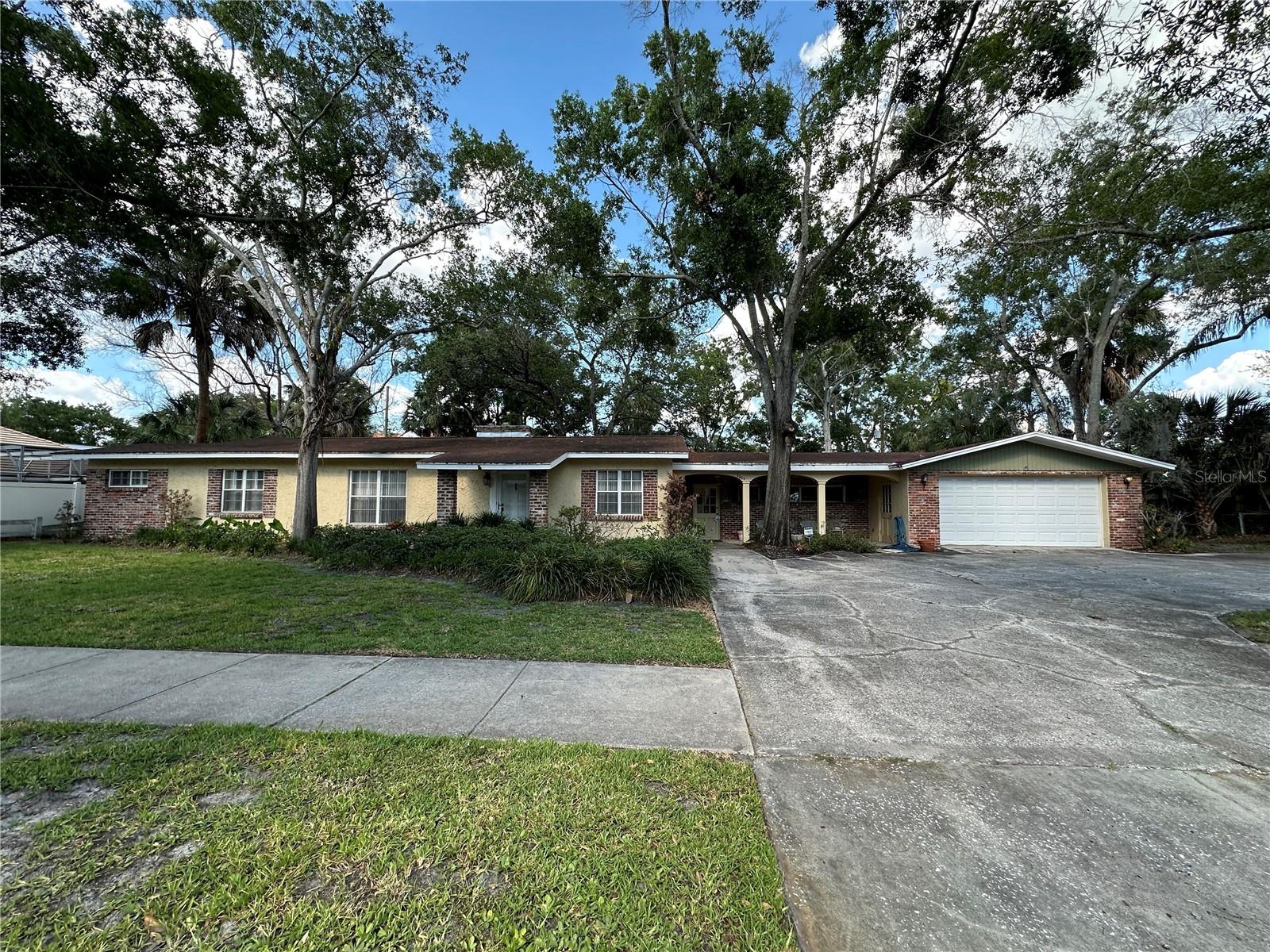 2604 N Dundee St Property Photo 1