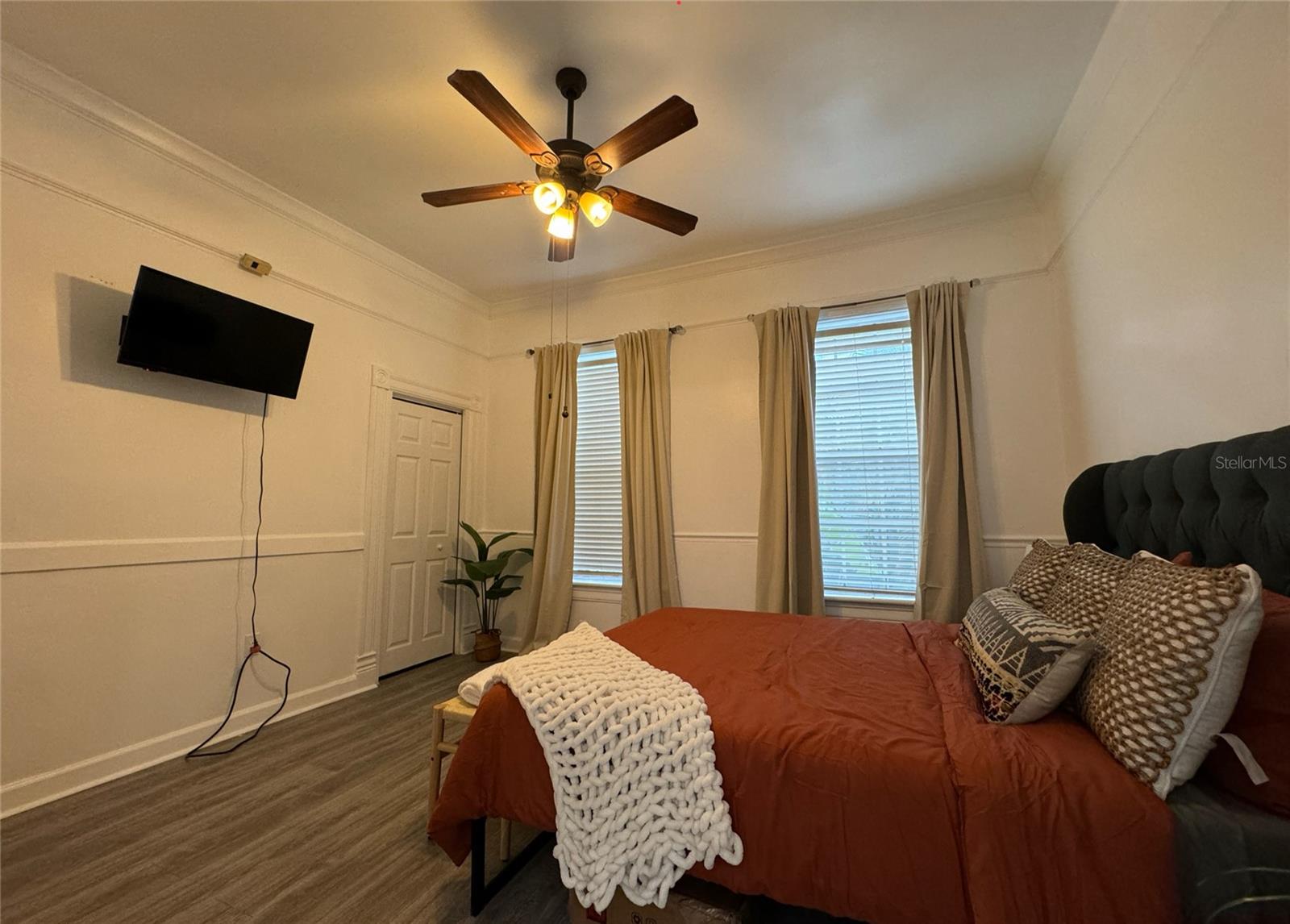 609 W Azeele St #1 Property Photo 6