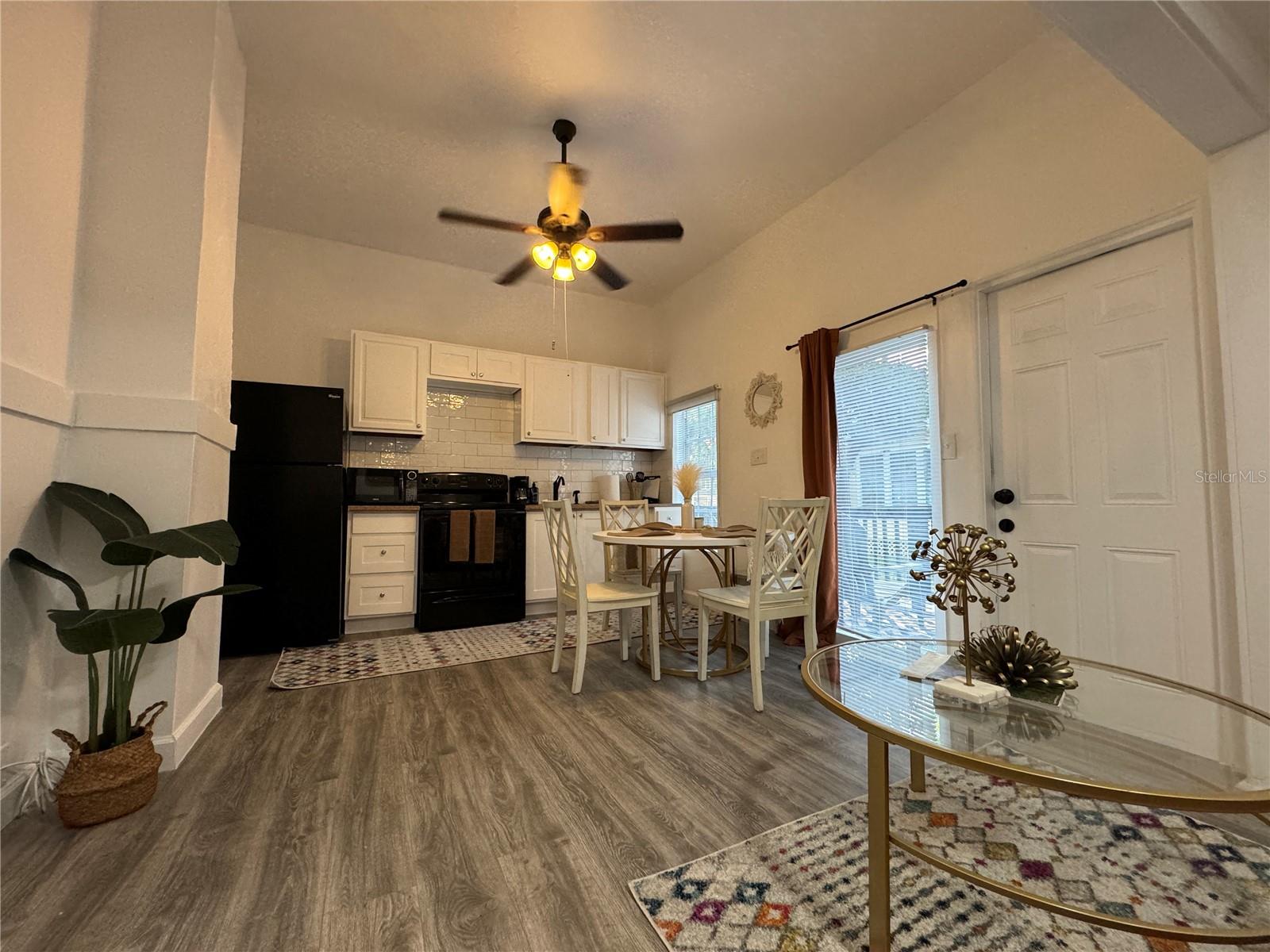 609 W Azeele St #1 Property Photo 11
