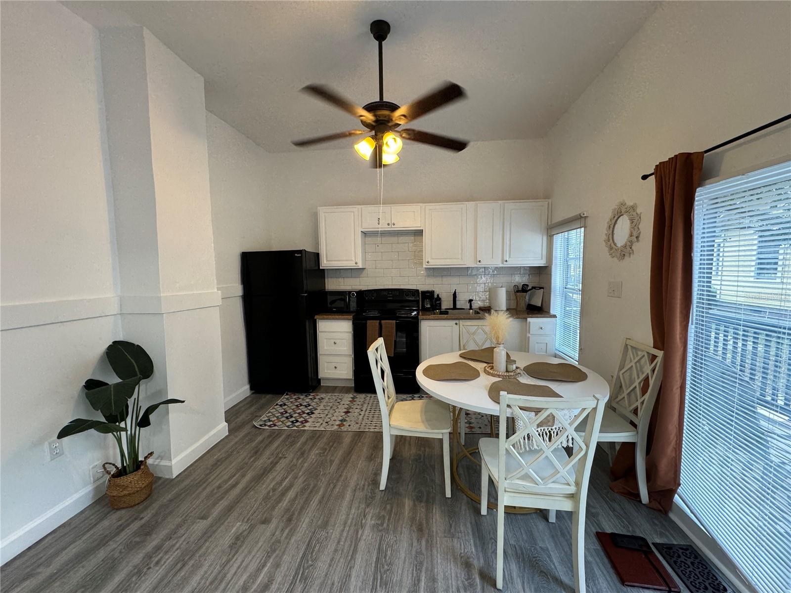 609 W Azeele St #1 Property Photo 12