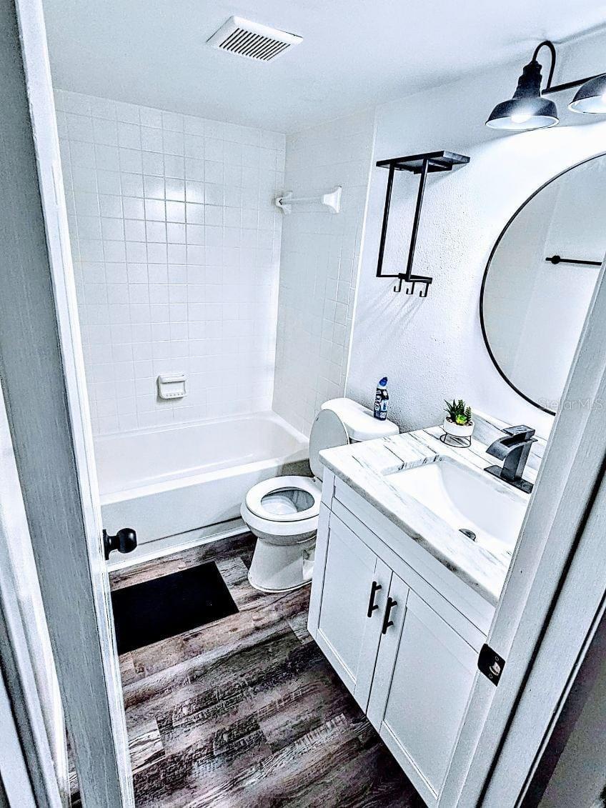 13042 Leverington St Property Photo 13