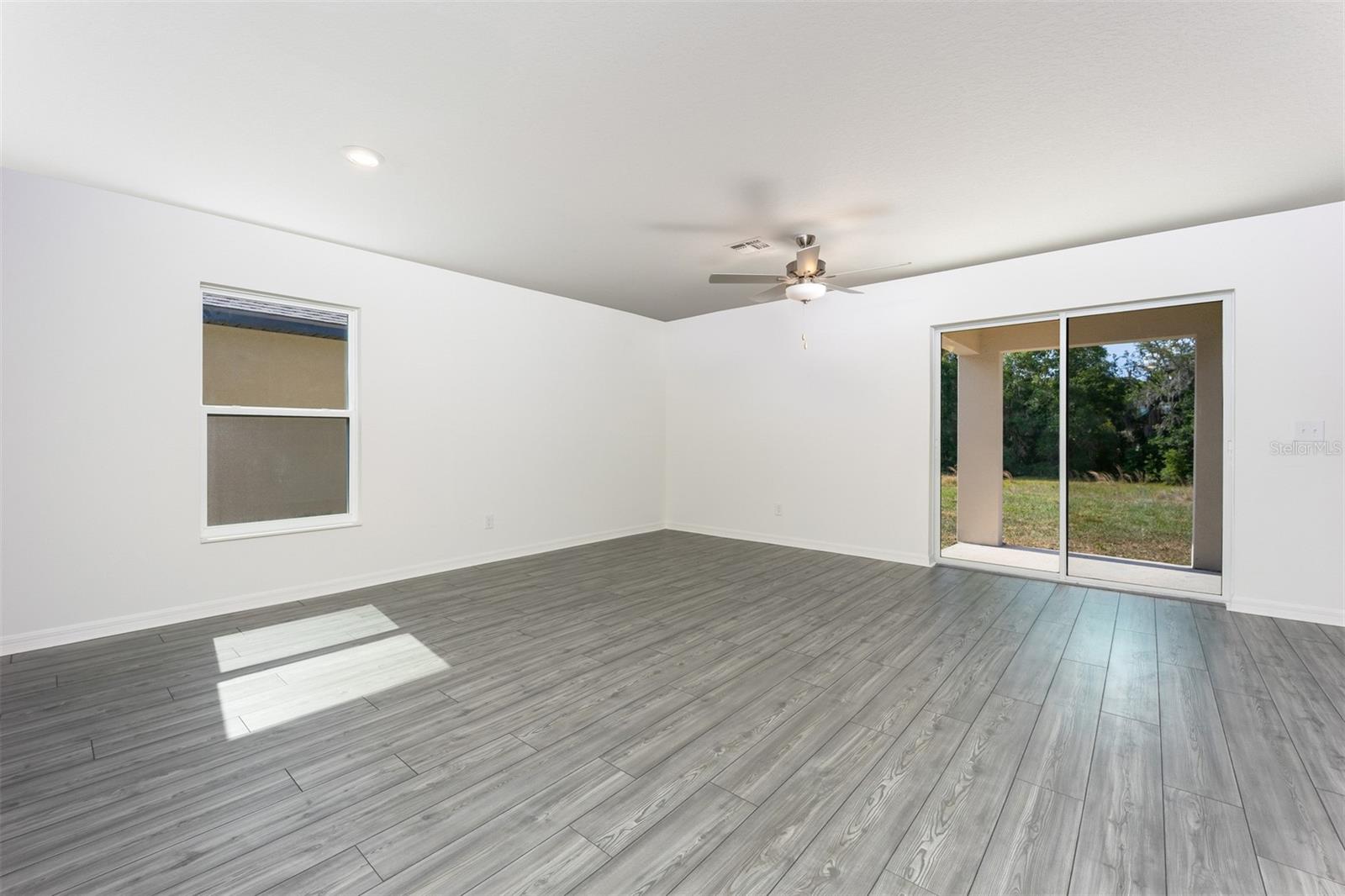 3219 Seville St Property Photo 6